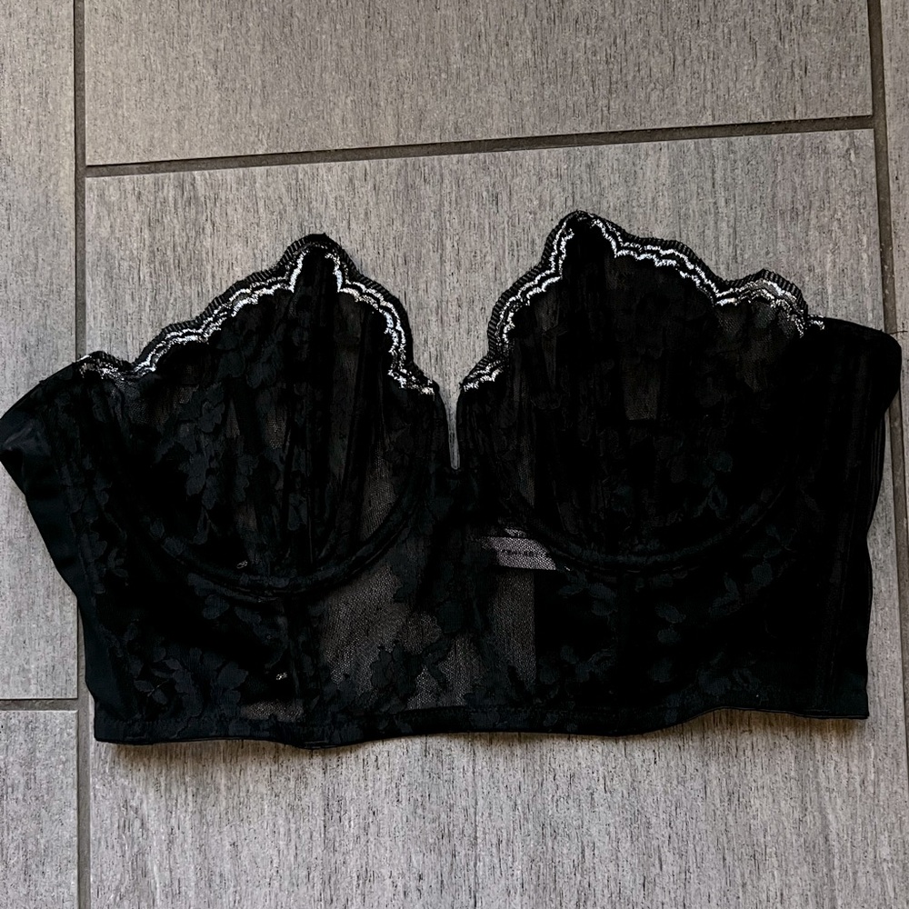 Boned strapless bustier